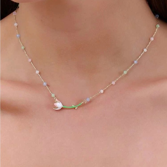 Elegant Flower Beaded Necklace - Picture 2 of 5